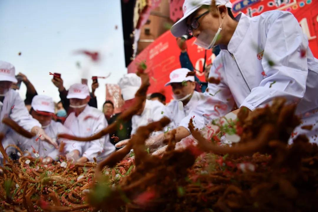 津城麻花文化节庆幸启幕，，中华食文化代代相传！！！