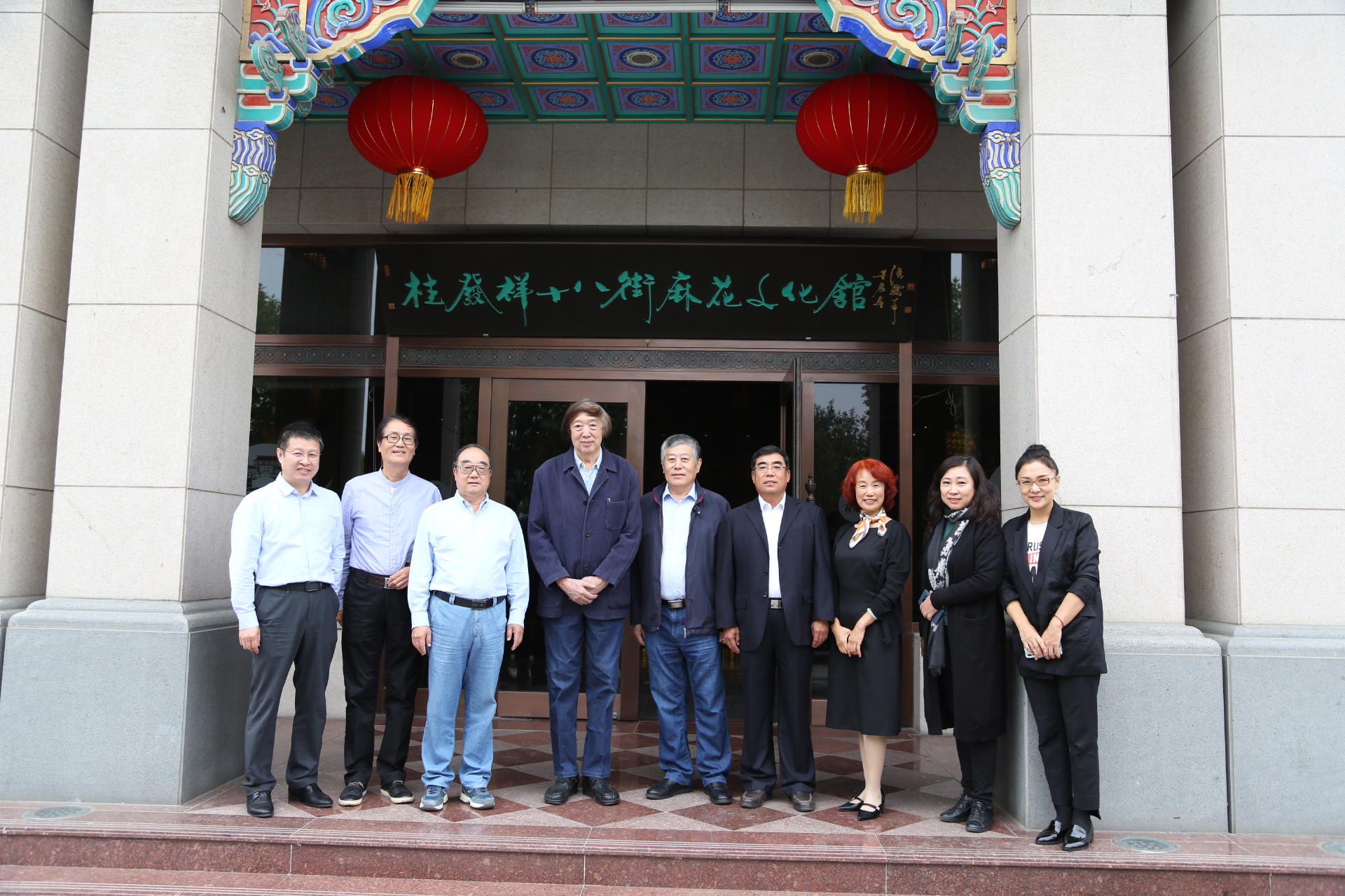 冯骥才先生莅临一竞技股份公司调查参观